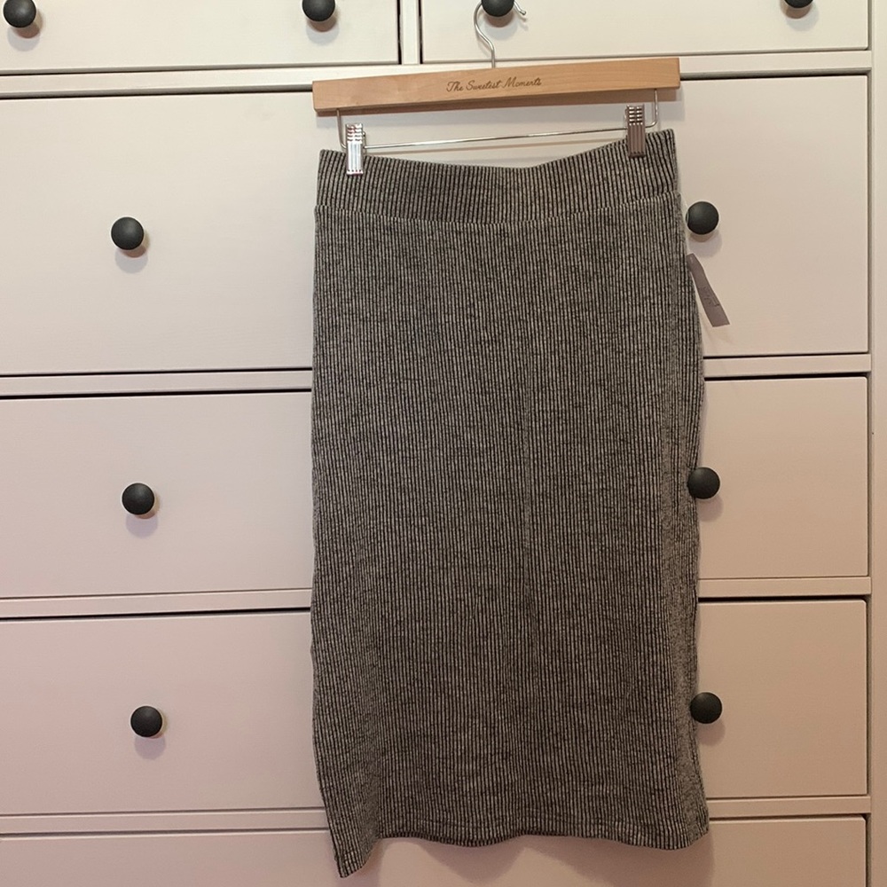Midi Length Ribbed Skirt Black/Grey